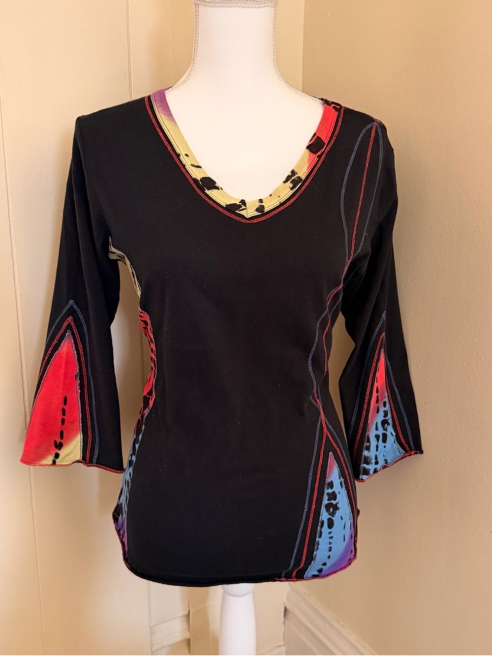 Unique Black + Multi Color V-Neck Long Sleeve Top— Parsely & Sage— L